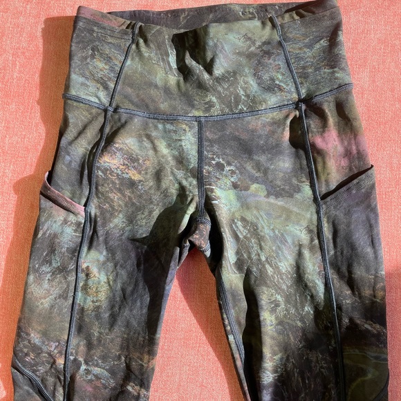 Lululemon Fast & Free 7/8 - size 4 - Radiant Multi - Picture 5 of 6